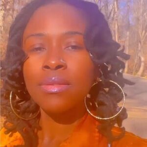 Meet your Posher, Lorayna